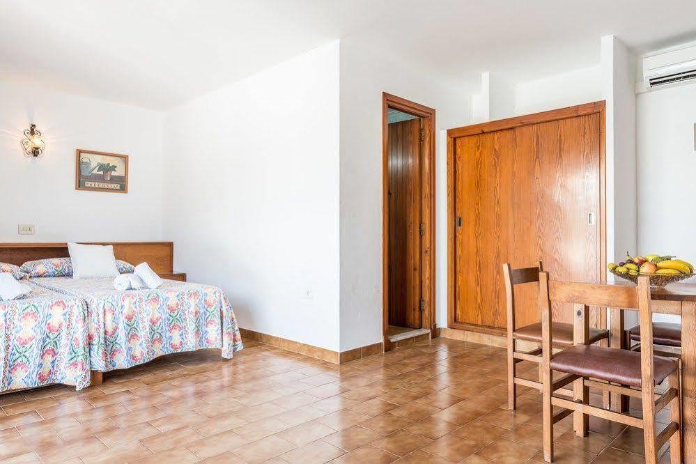 Apartamentos Orosol 2 By Typic Hotels سان أنطونيو المظهر الخارجي الصورة