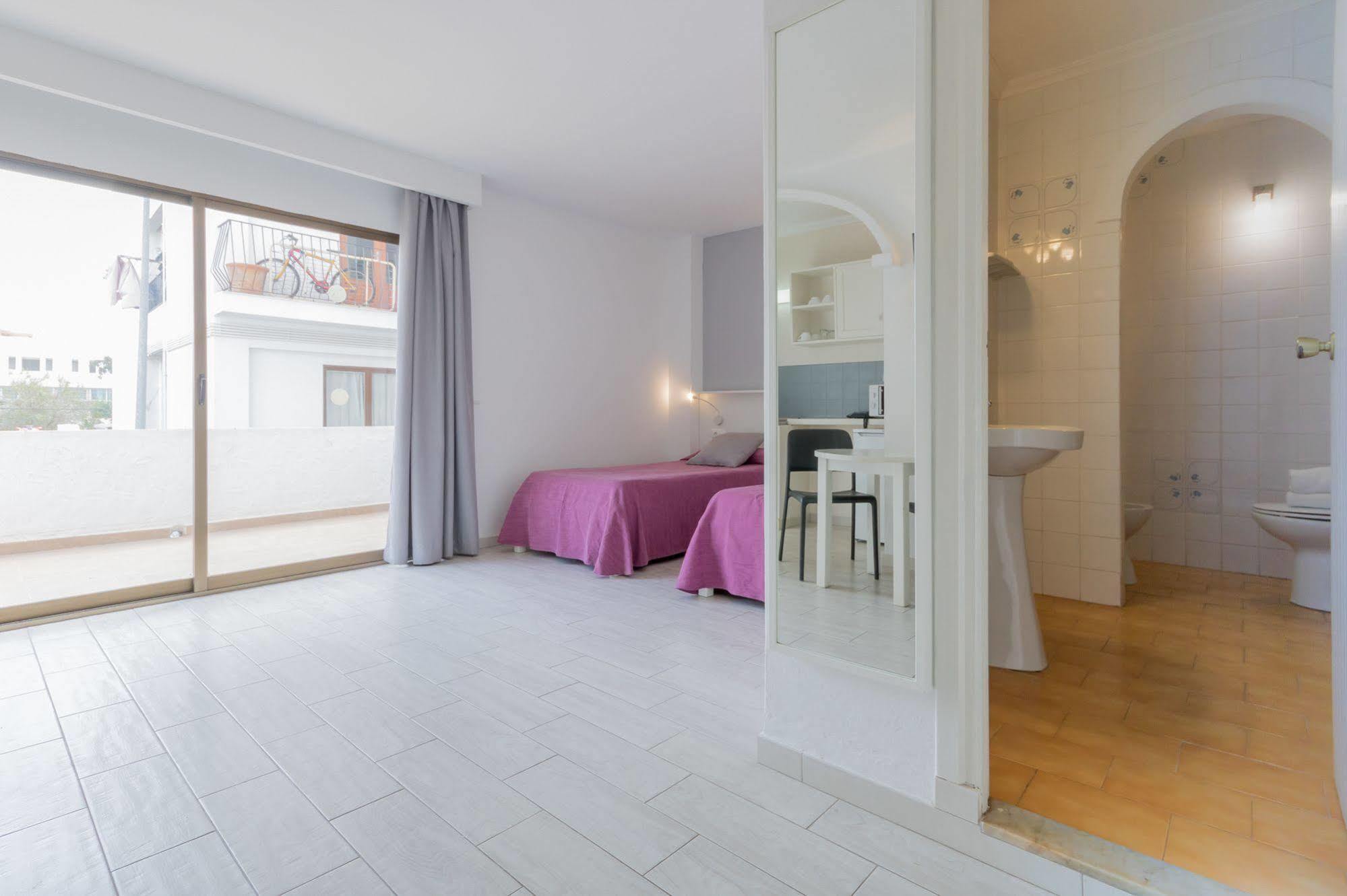 Apartamentos Orosol 2 By Typic Hotels سان أنطونيو المظهر الخارجي الصورة