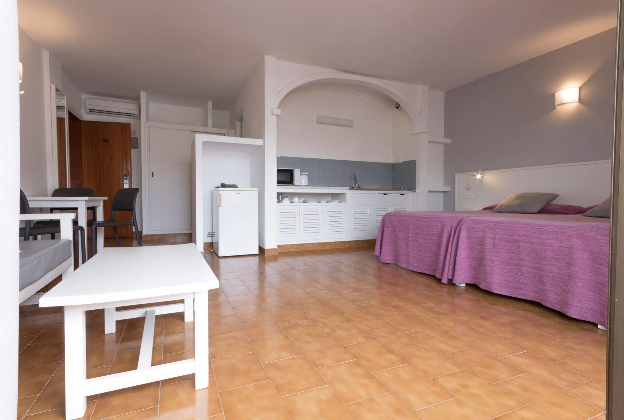 Apartamentos Orosol 2 By Typic Hotels سان أنطونيو المظهر الخارجي الصورة