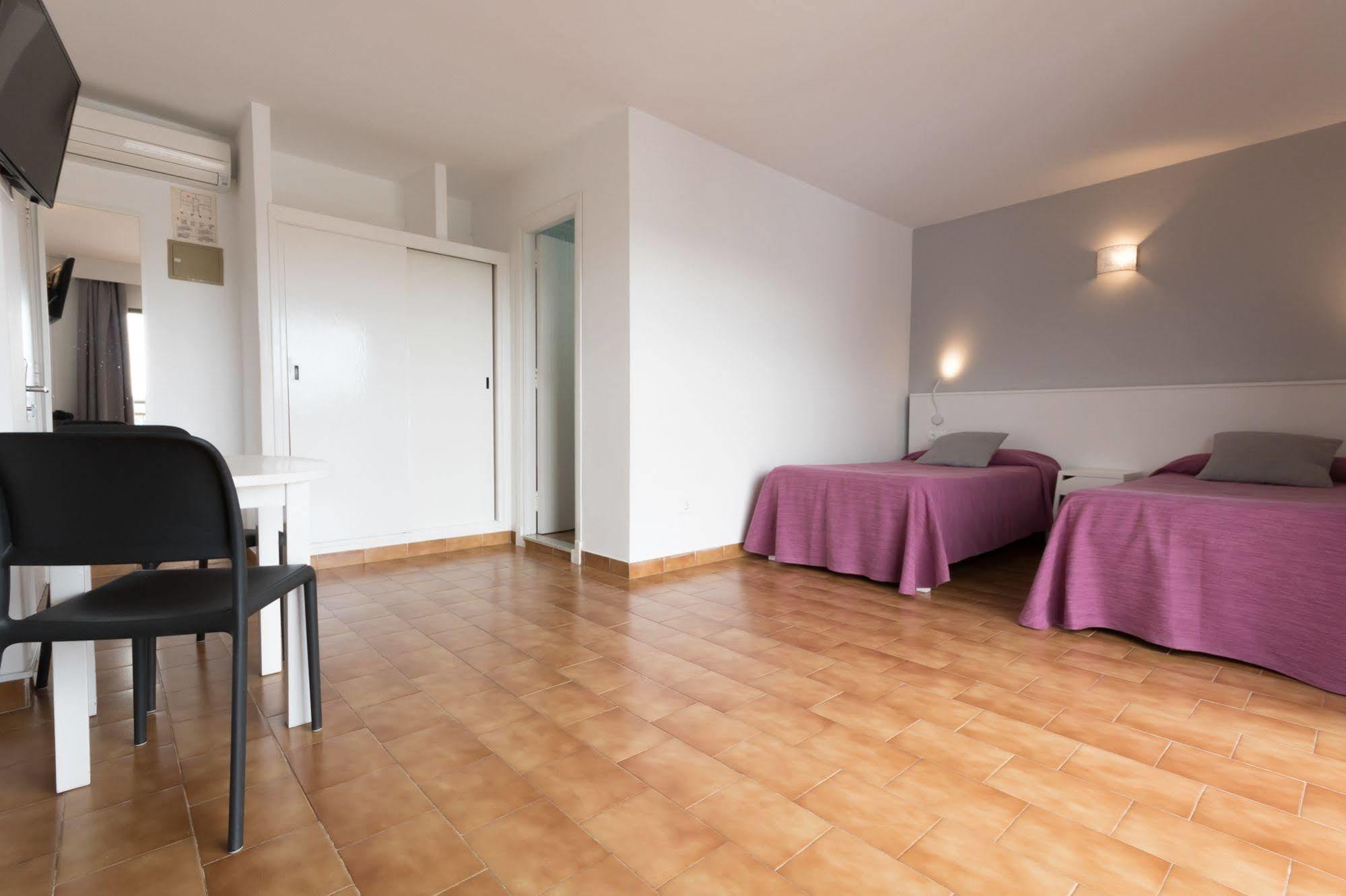 Apartamentos Orosol 2 By Typic Hotels سان أنطونيو المظهر الخارجي الصورة