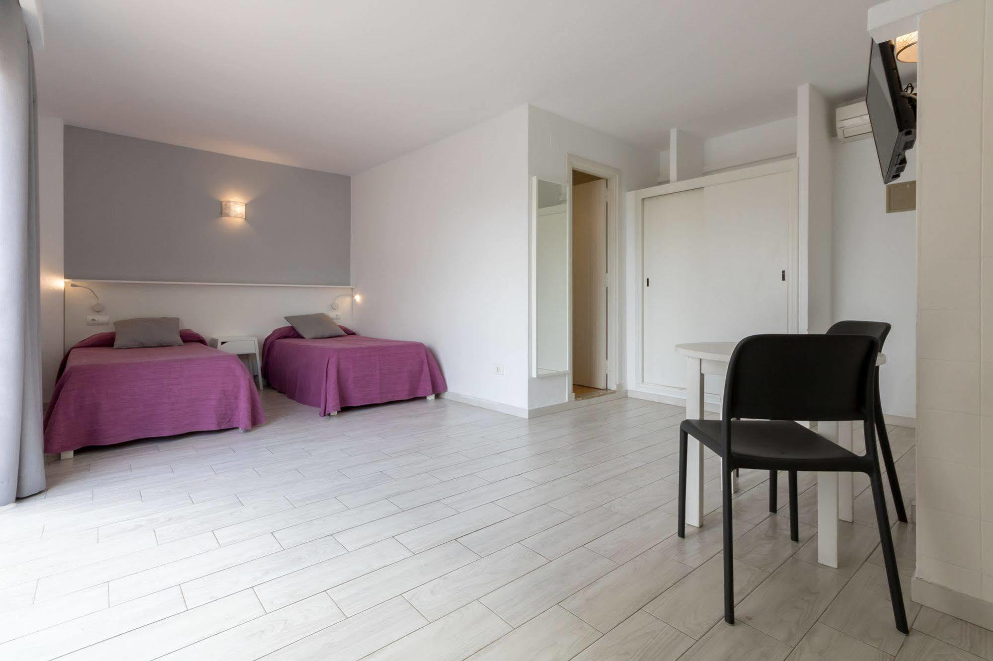 Apartamentos Orosol 2 By Typic Hotels سان أنطونيو المظهر الخارجي الصورة