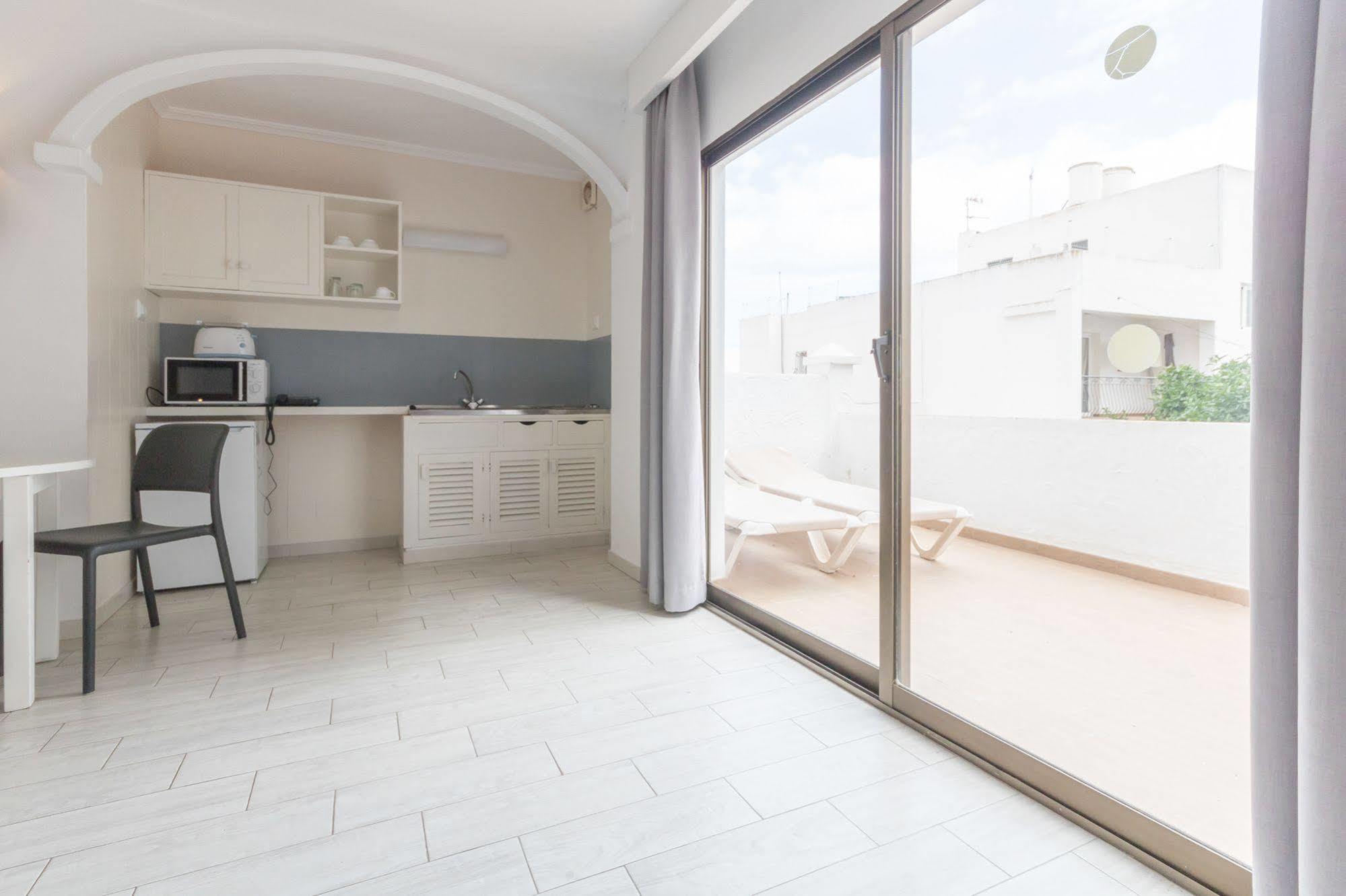 Apartamentos Orosol 2 By Typic Hotels سان أنطونيو المظهر الخارجي الصورة